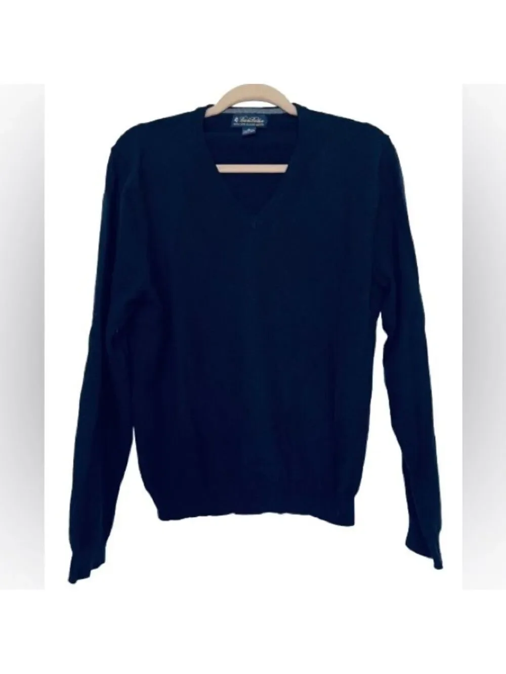 Brooks Brother Ultimate Merino Wool V-Neck Sweater in Navy. Size M